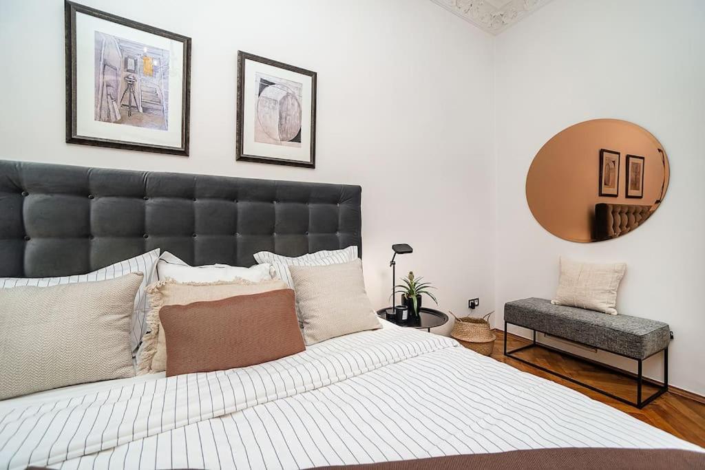 Appartement Luxurious Two-bedroom In The Old Town *