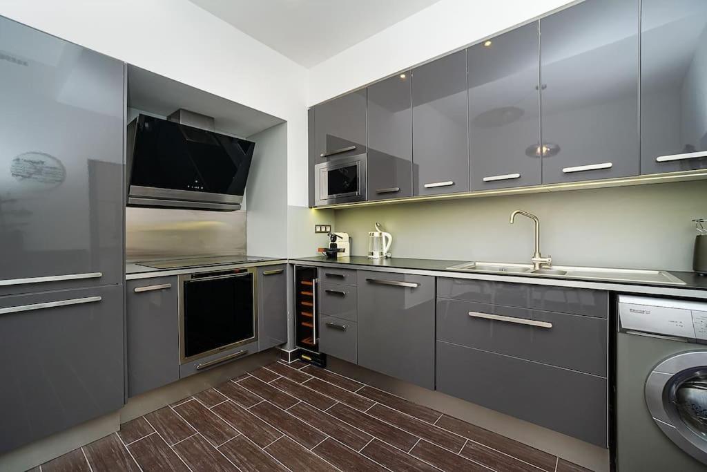 Luxurious Two-bedroom In The Old Town Appartement
