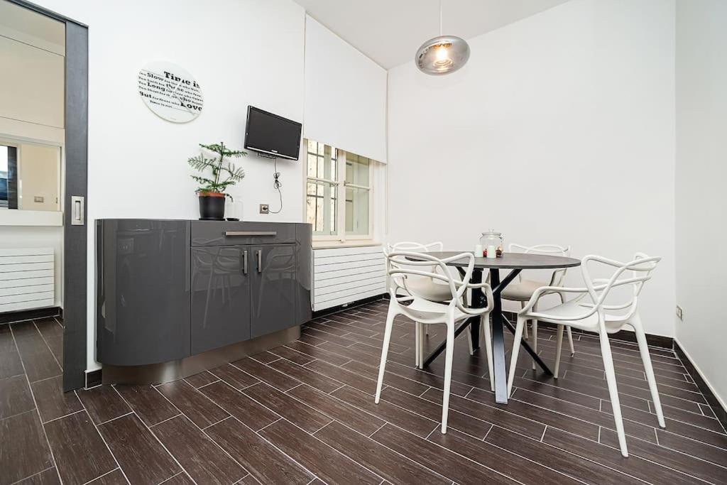 Appartement Luxurious Two-bedroom In The Old Town Praag