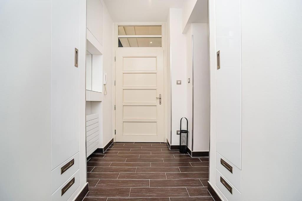 Luxurious Two-bedroom In The Old Town Appartement *