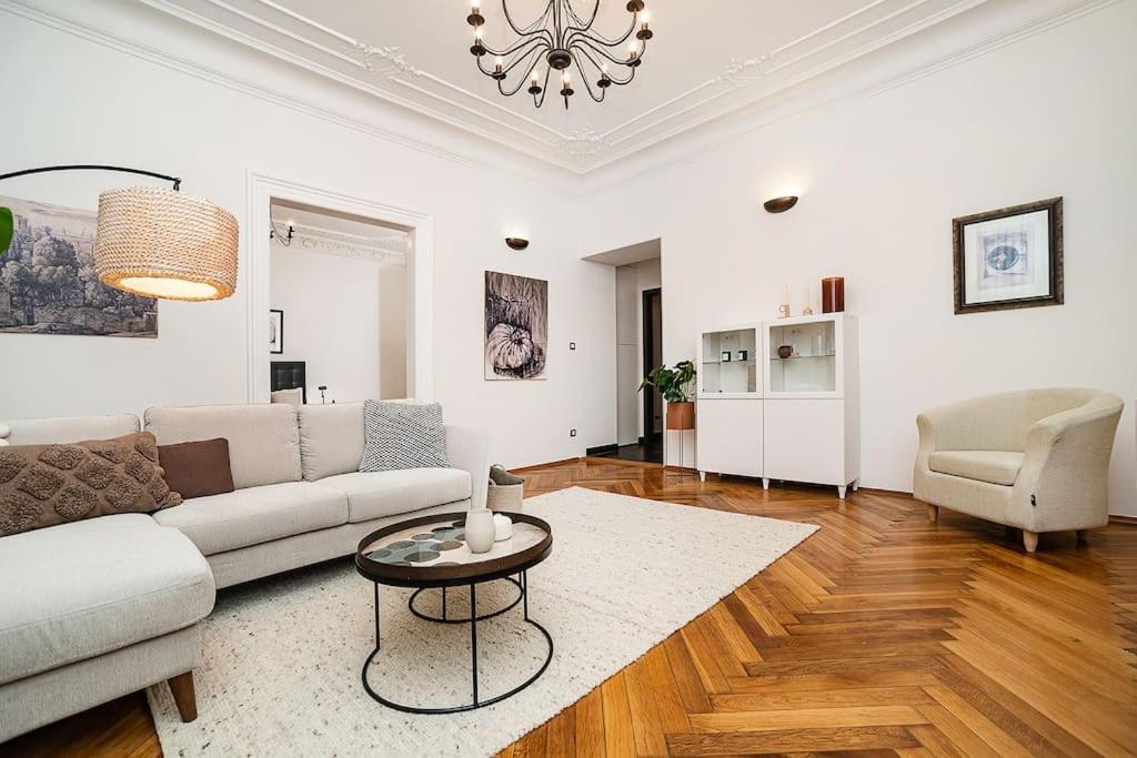Appartement Luxurious Two-bedroom In The Old Town